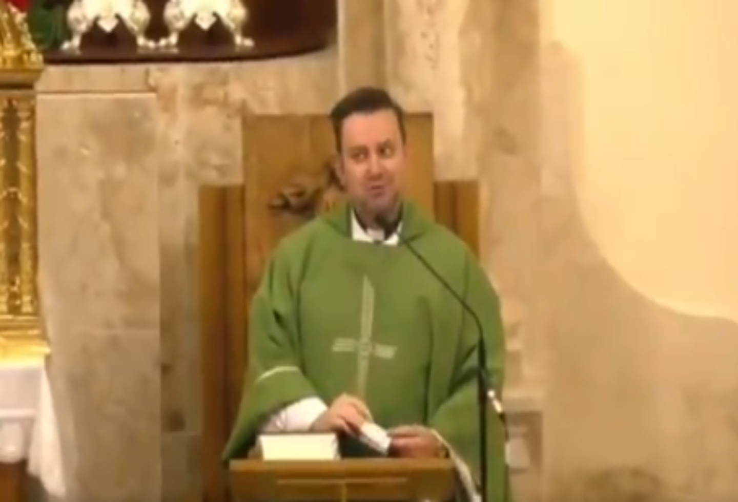 Sacerdote pide a los fieles ofrendas más generosas: “Yo sé quién da” | RCN Radio Sacerdote pide a los fieles ofrendas más generosas: “Yo sé quién da” | RCN Radio