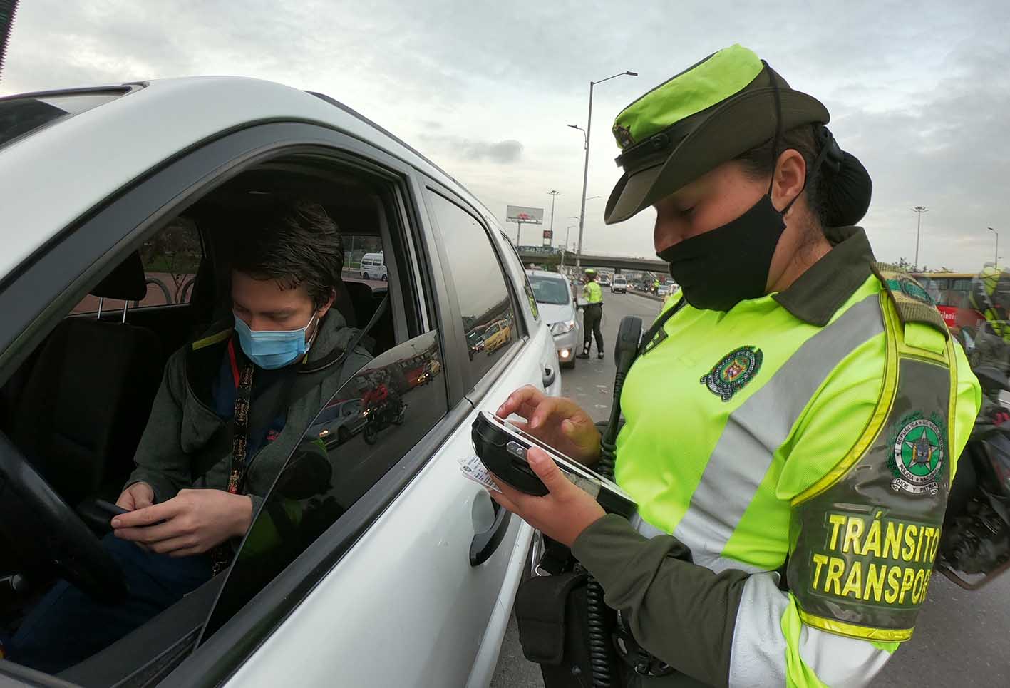 Multas a infractores - pico y placa en Bogotá - Policía de Tránsito