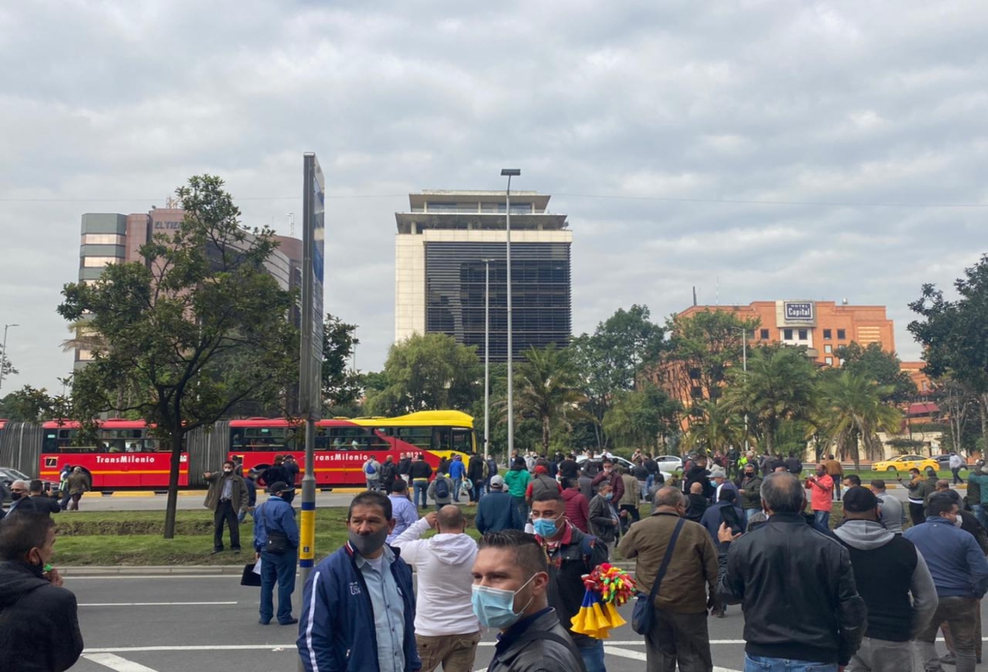 Protestas en Bogotá / Dueños de buses provisionales del SITP