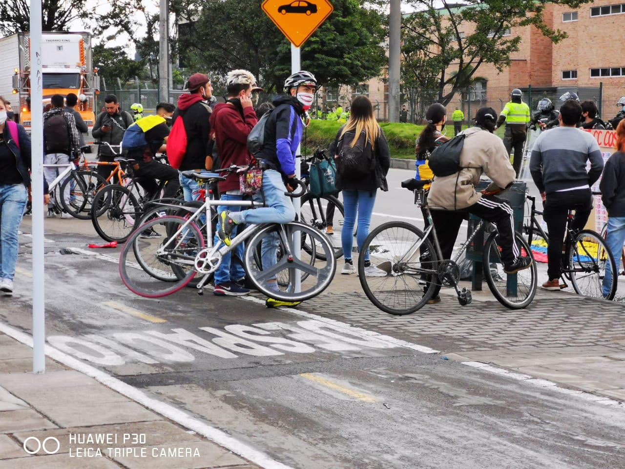 Protestas Avenida Ciudad de Cali con Mutis Protestas Avenida Ciudad de Cali con Mutis