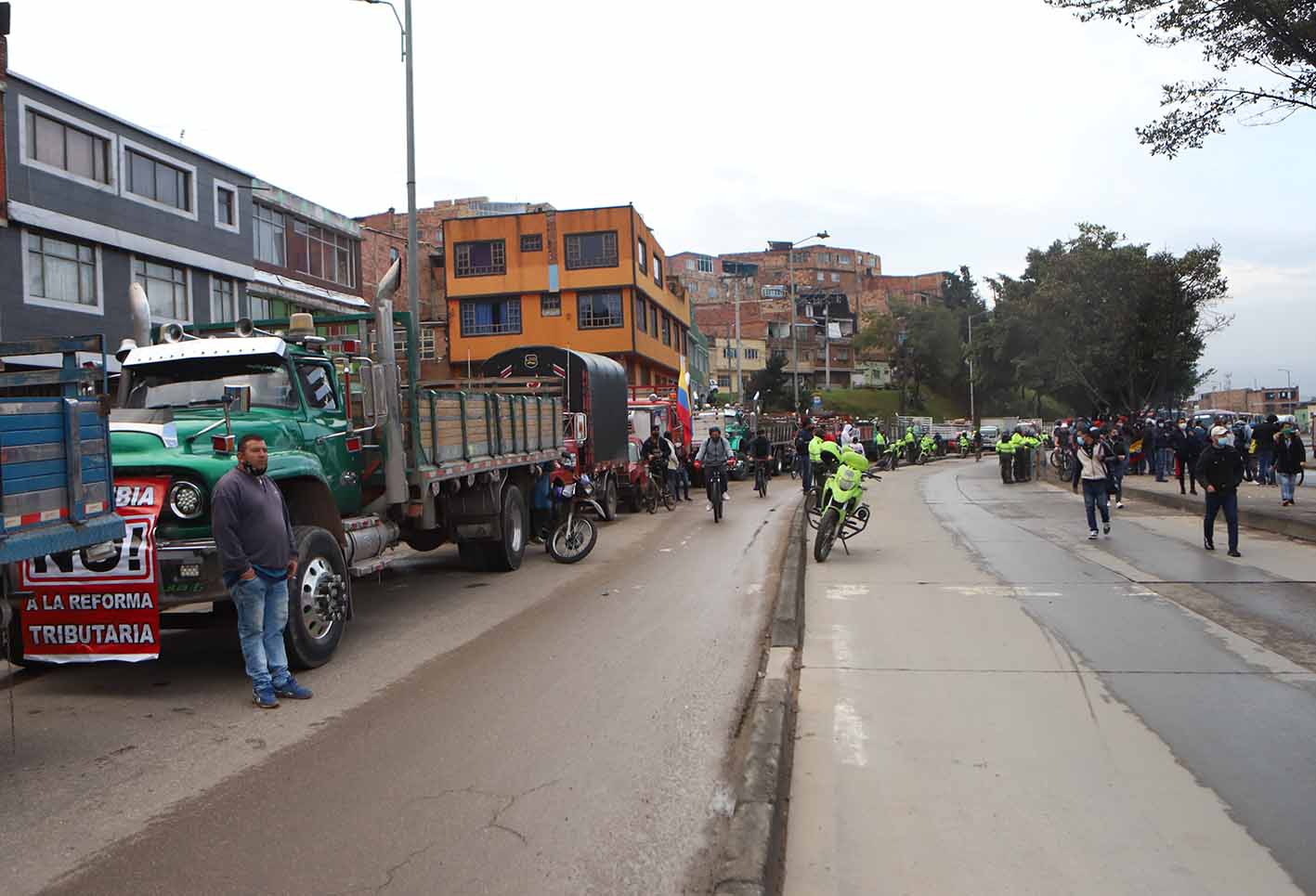 Camioneros y conductores de vehículos de carga protestan en sur de Bogotá
