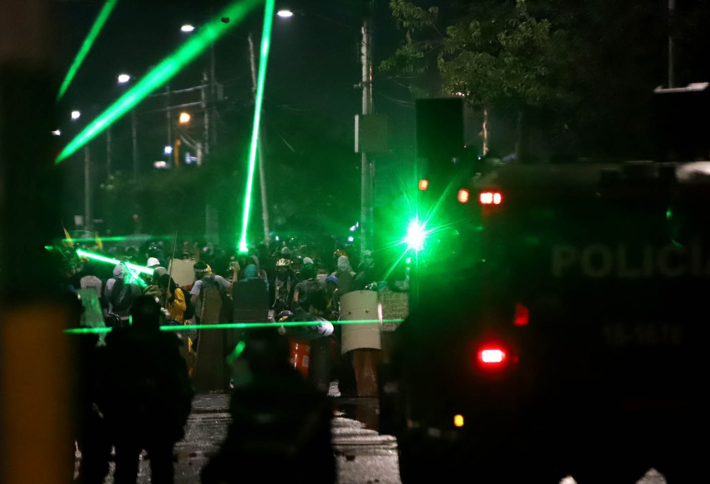ENFRENTAMIENTOS ENTRE MANIFESTANTES Y POLICIA EN PORTAL LAS AMERICAS 21 DE MAYO