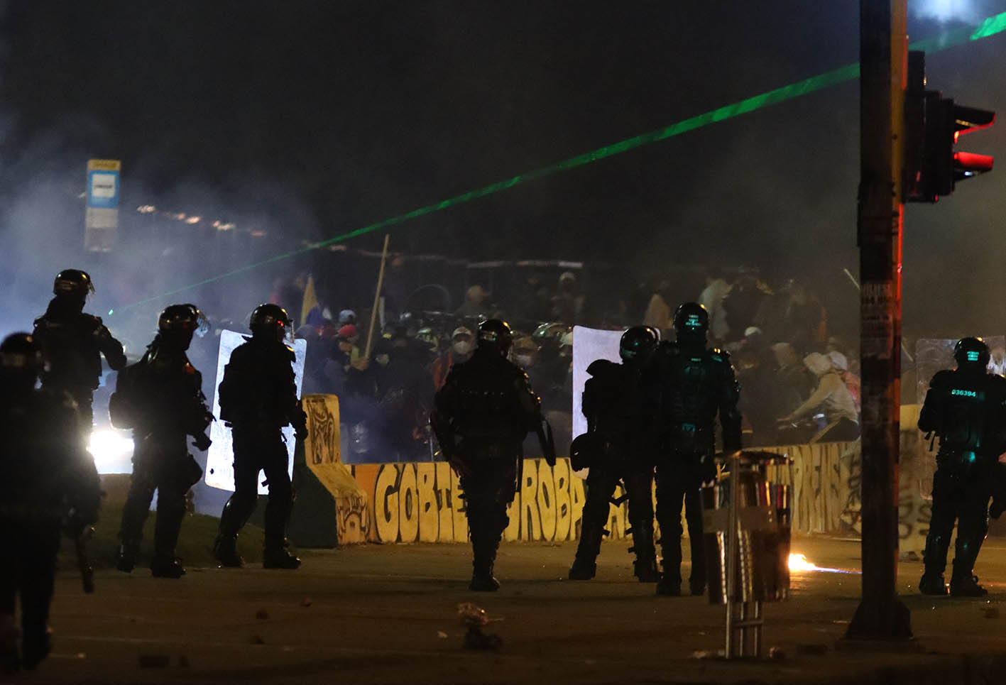 ENFRENTAMIENTOS ENTRE MANIFESTANTES Y POLICIA EN PORTAL LAS AMERICAS 21 DE MAYO