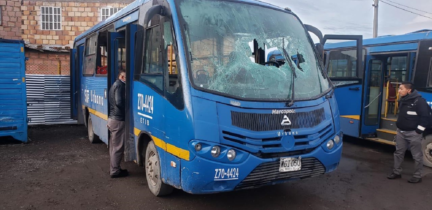 Vandalismo contra Transmilenio en Bogotá afectó unos 800 buses