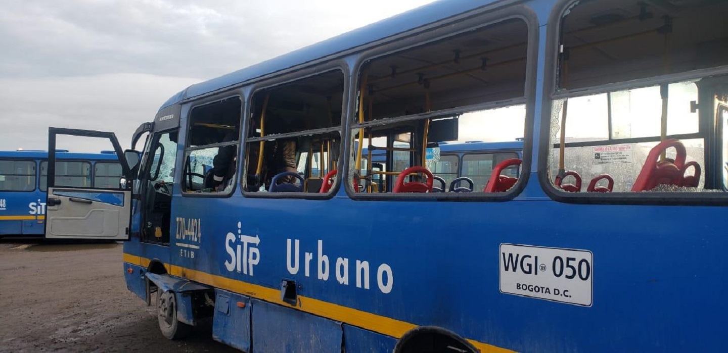 Vandalismo contra Transmilenio en Bogotá afectó unos 800 buses