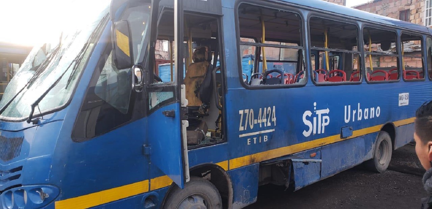 Vandalismo contra Transmilenio en Bogotá afectó unos 800 buses