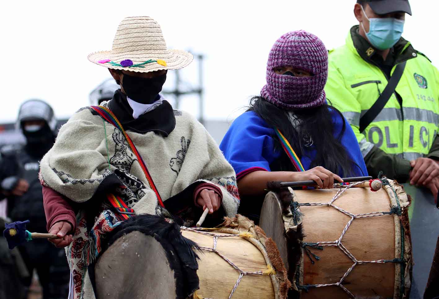 Indígenas del Pueblo Misak protestaron en Bogotá sobre la Calle 26