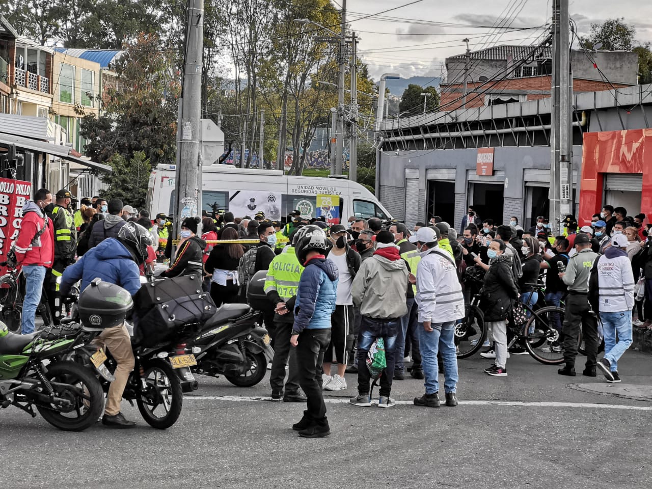 PLANTÓN POLICÍA ASESINADO