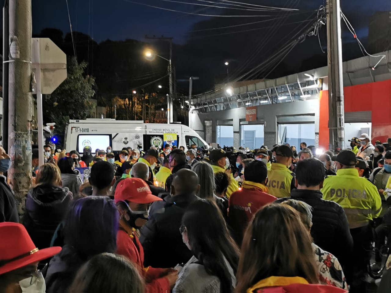 PLANTÓN POLICÍA ASESINADO