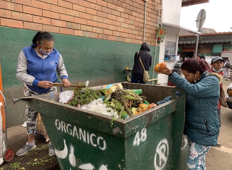 Contenedores en Corabastos
