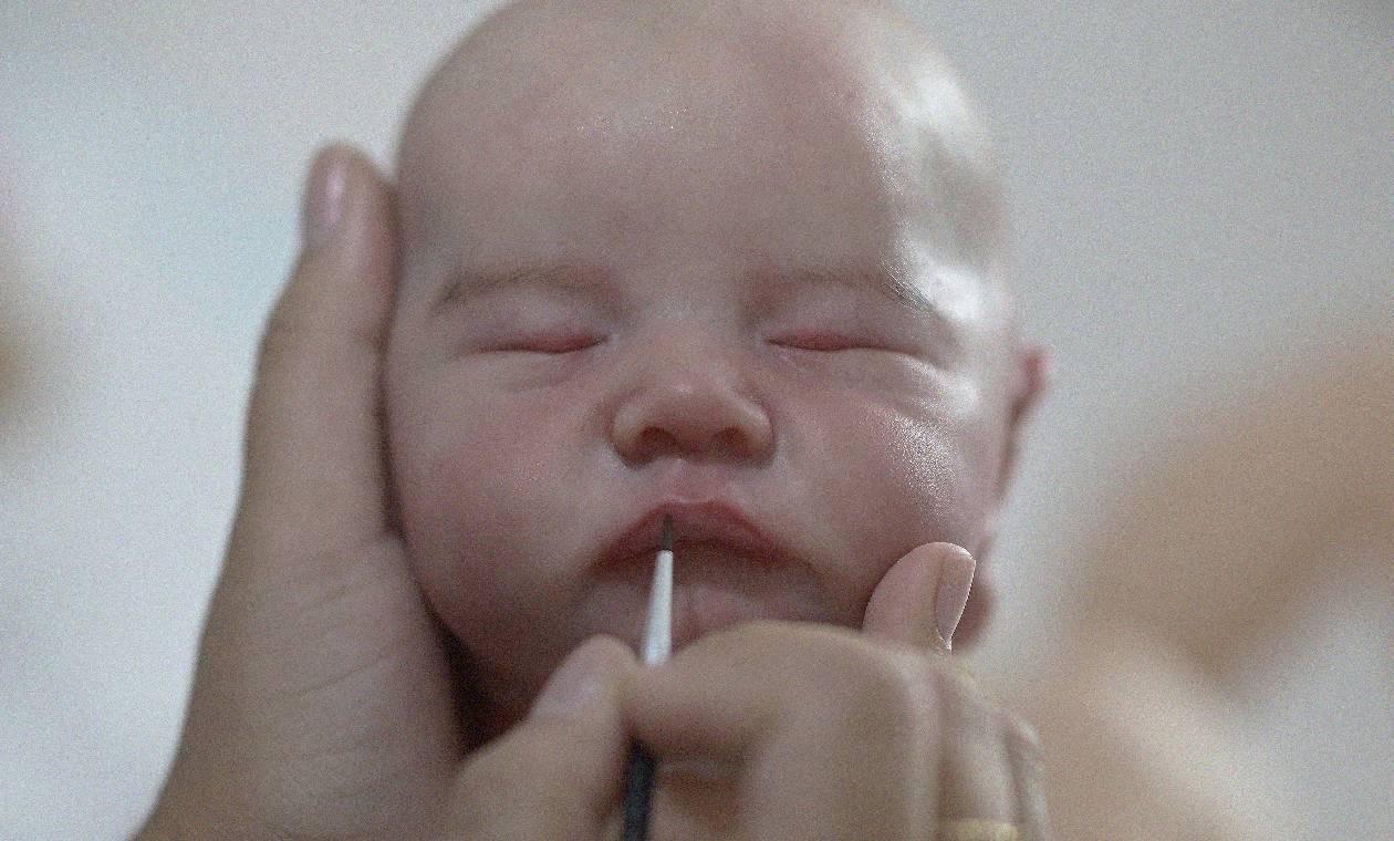 Bebé hiperrealista, trabajo en el rostro