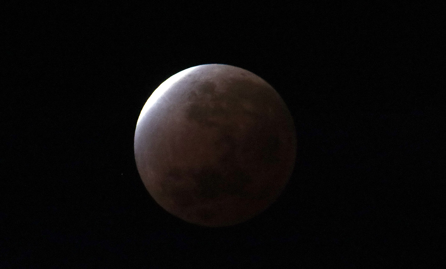 Luna rojiza en eclipse lunar 2021
