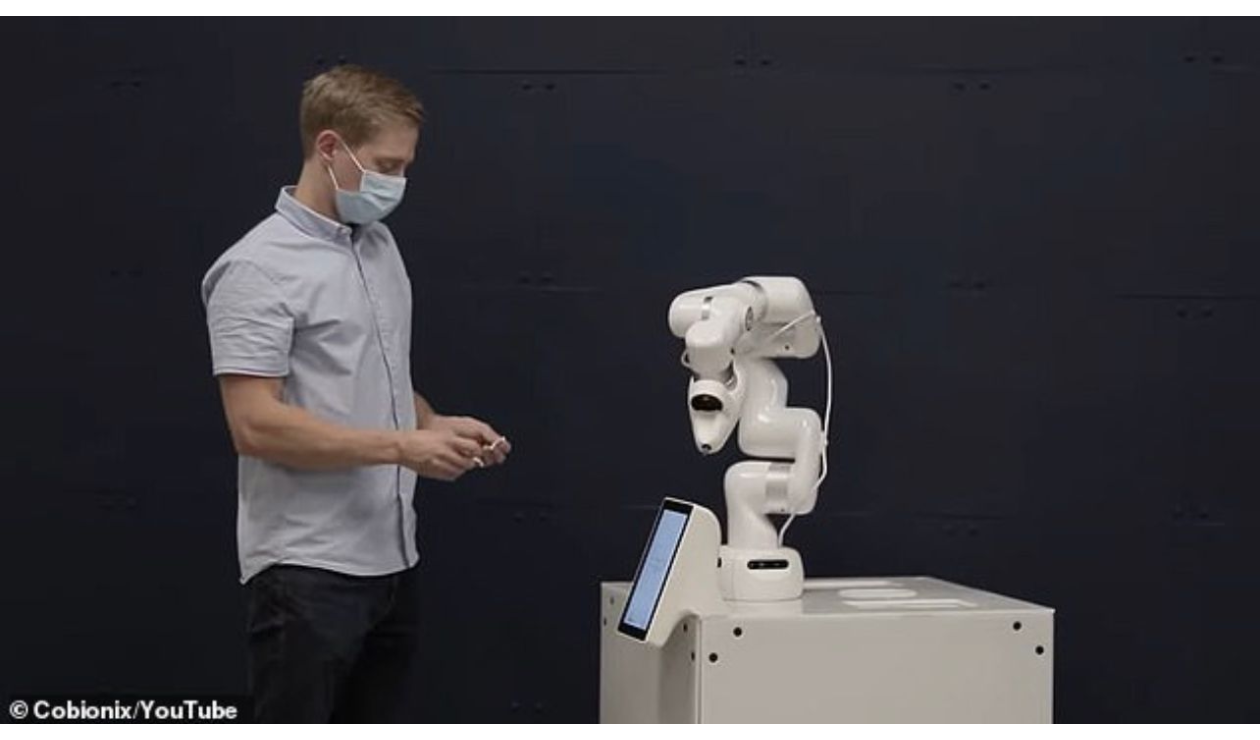 El robot vacunará sin aguja hipodérmica.