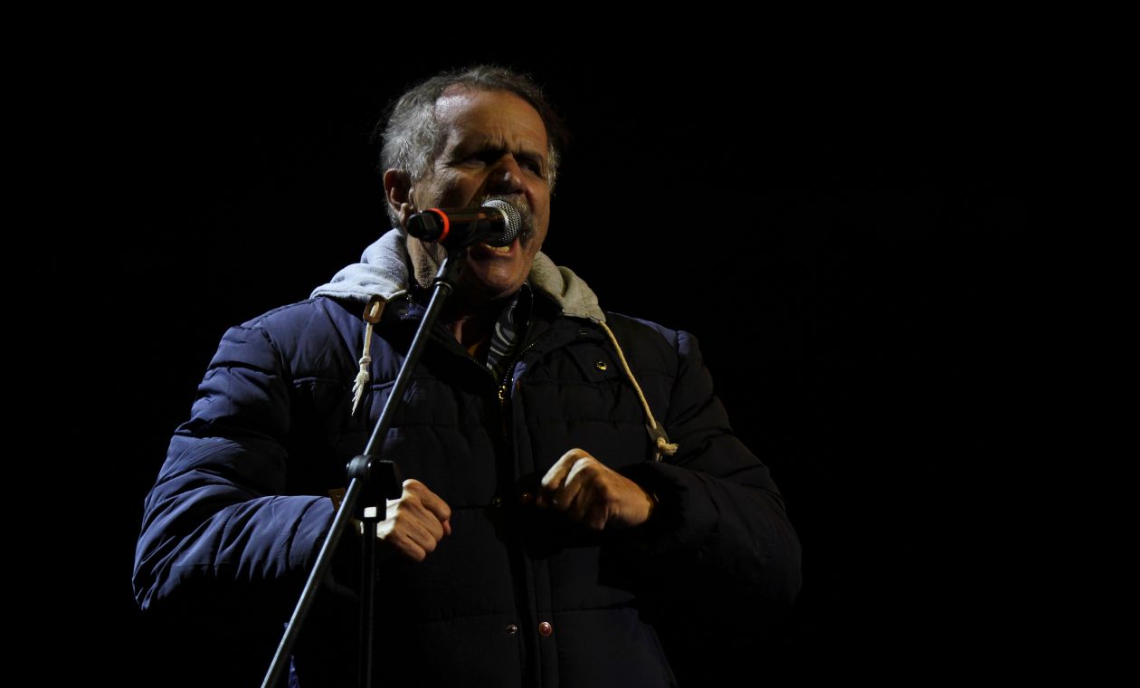 Álvaro Lemmon hombre caimán: Vendedor mochilas a pie Álvaro Lemmon hombre caimán: Vendedor mochilas a pie