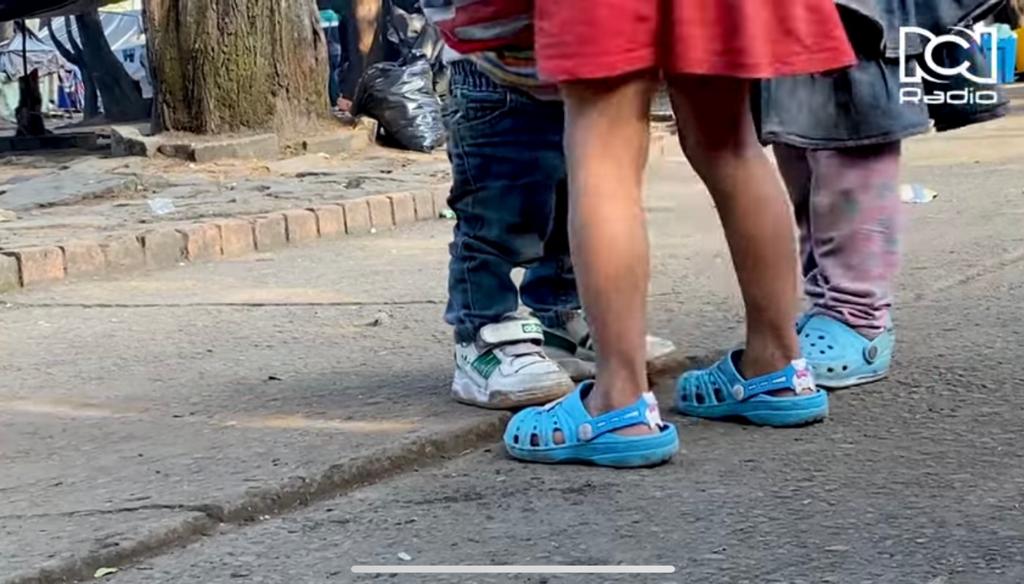 Niños indígenas en el Parque Nacional en Bogotá.