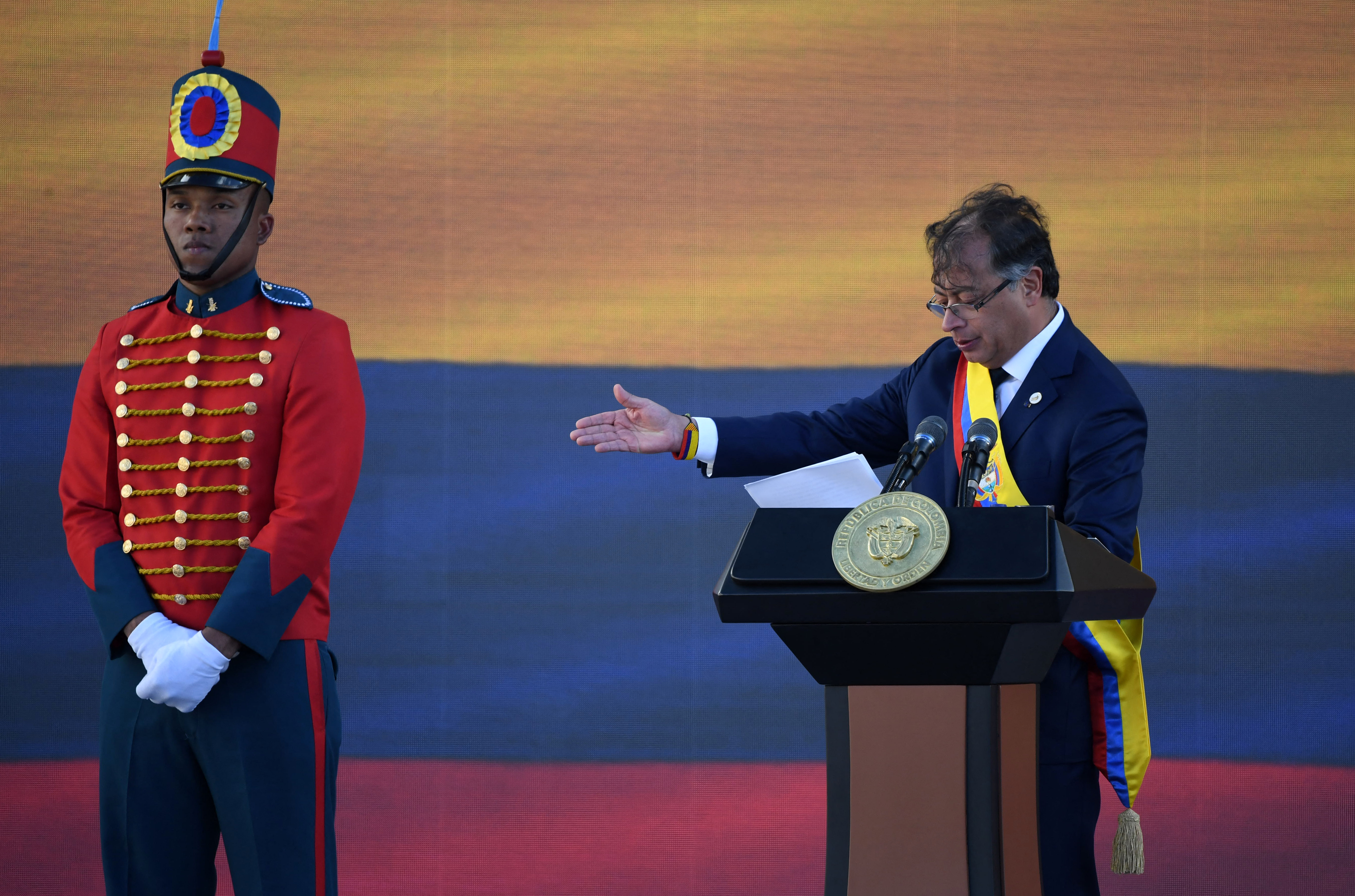 Despeluque de Gustavo Petro Despeluque de Gustavo Petro