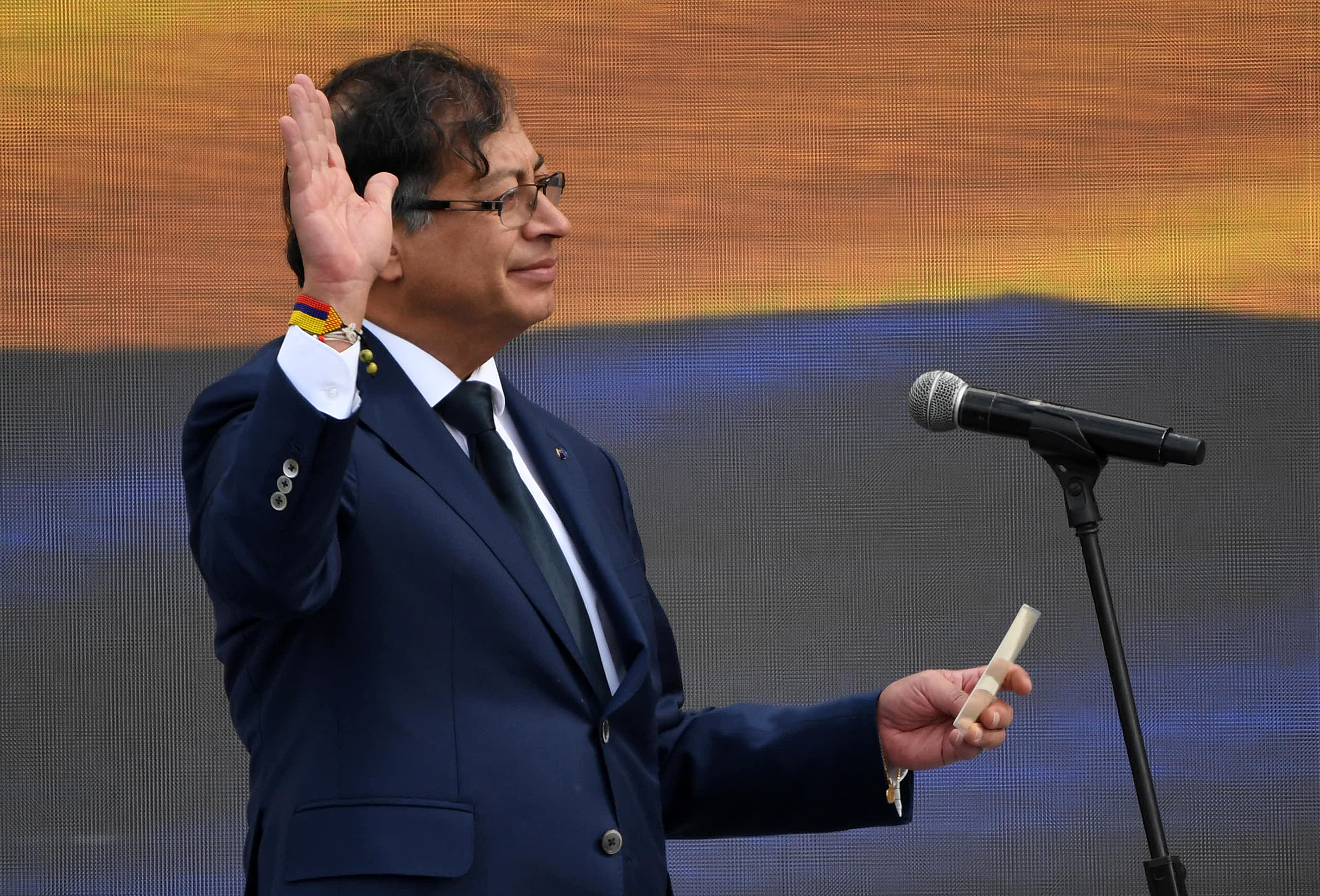 Gustavo Petro despelucado en su posesión como presidente Gustavo Petro despelucado en su posesión como presidente