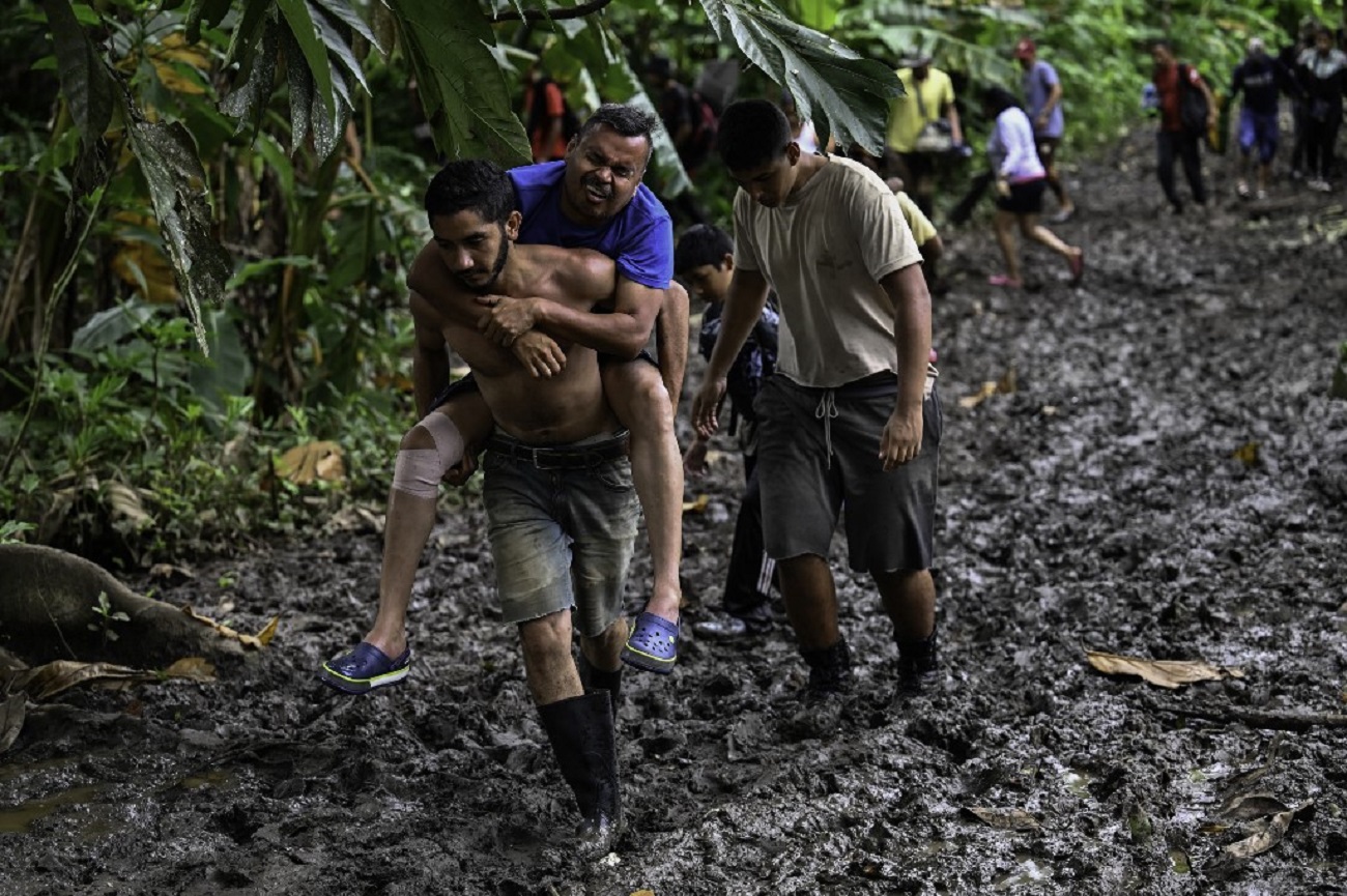 Migrantes atravesando el 'Tapón del Darién'.