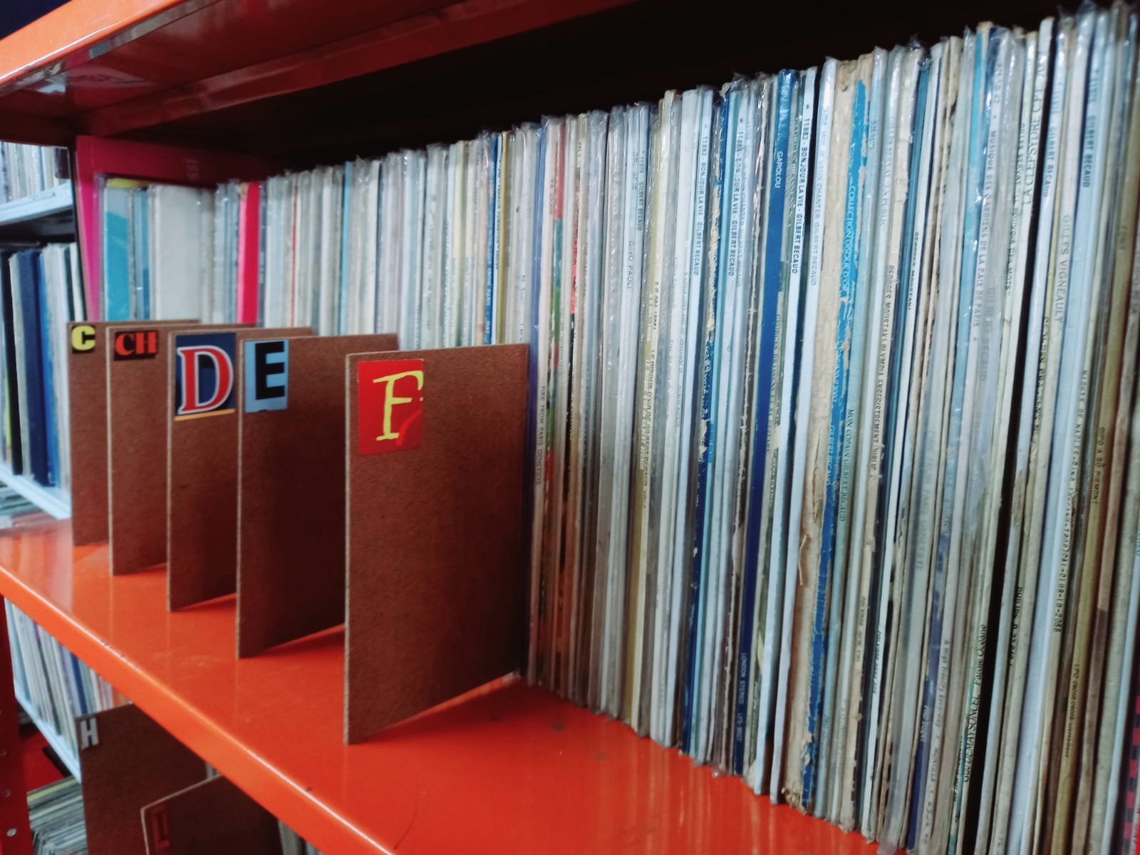 Estantes de discos Cosmos Estantes de discos Cosmos