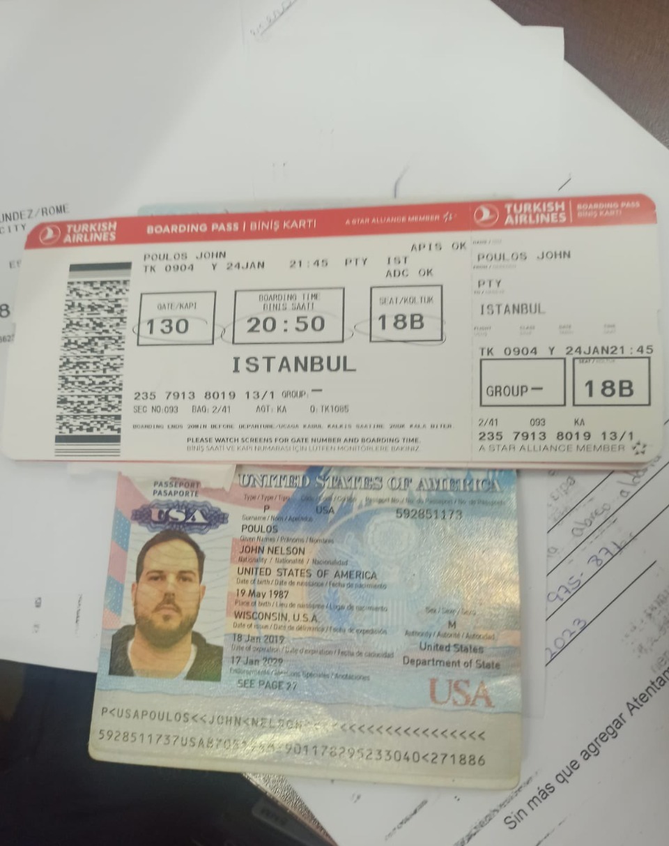 Tiquete de John Poulos hacia Istanbul