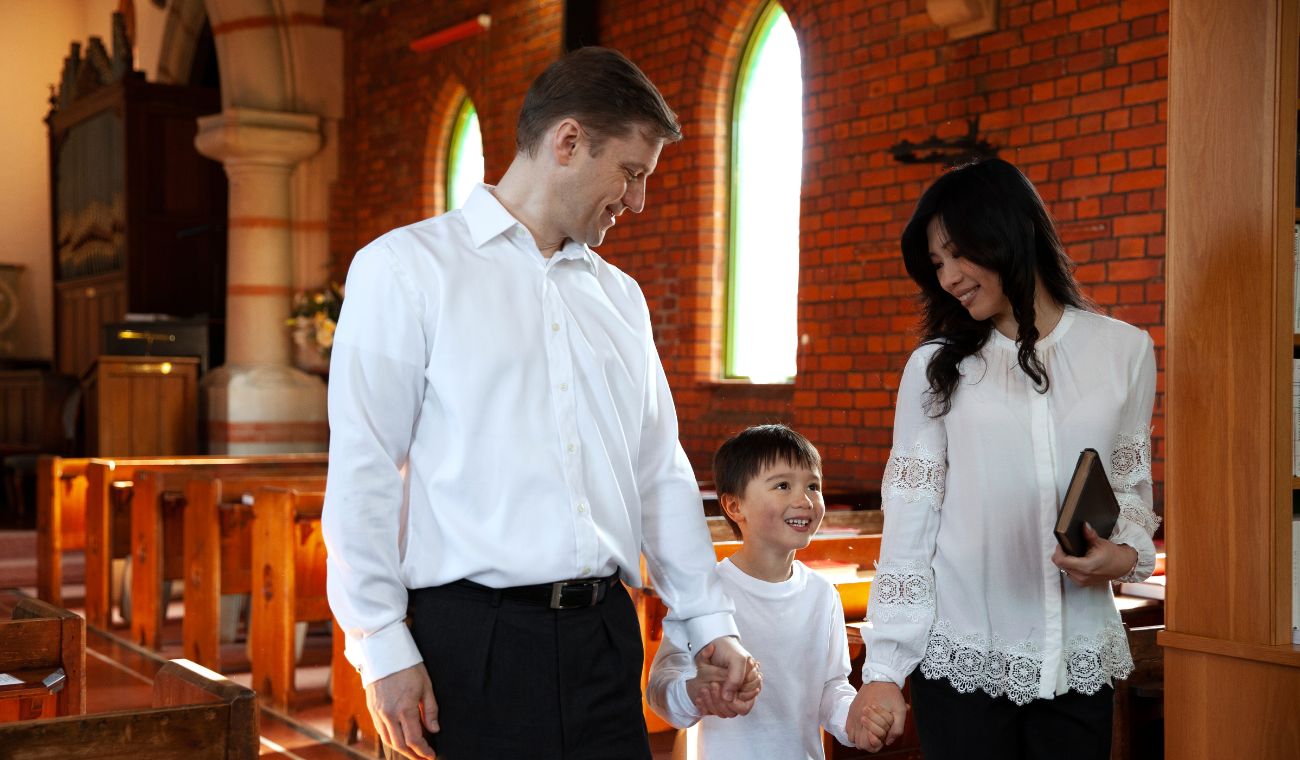 Católicos Familia católica en la Iglesia
