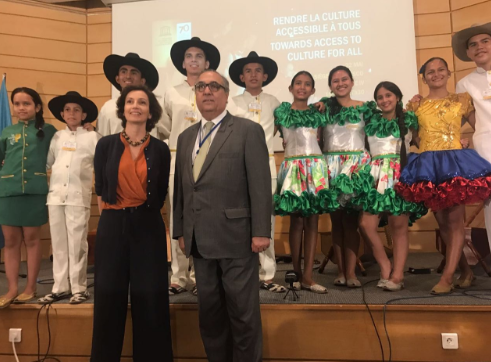 Jóvenes de Vichada en París Jóvenes de Vichada en París