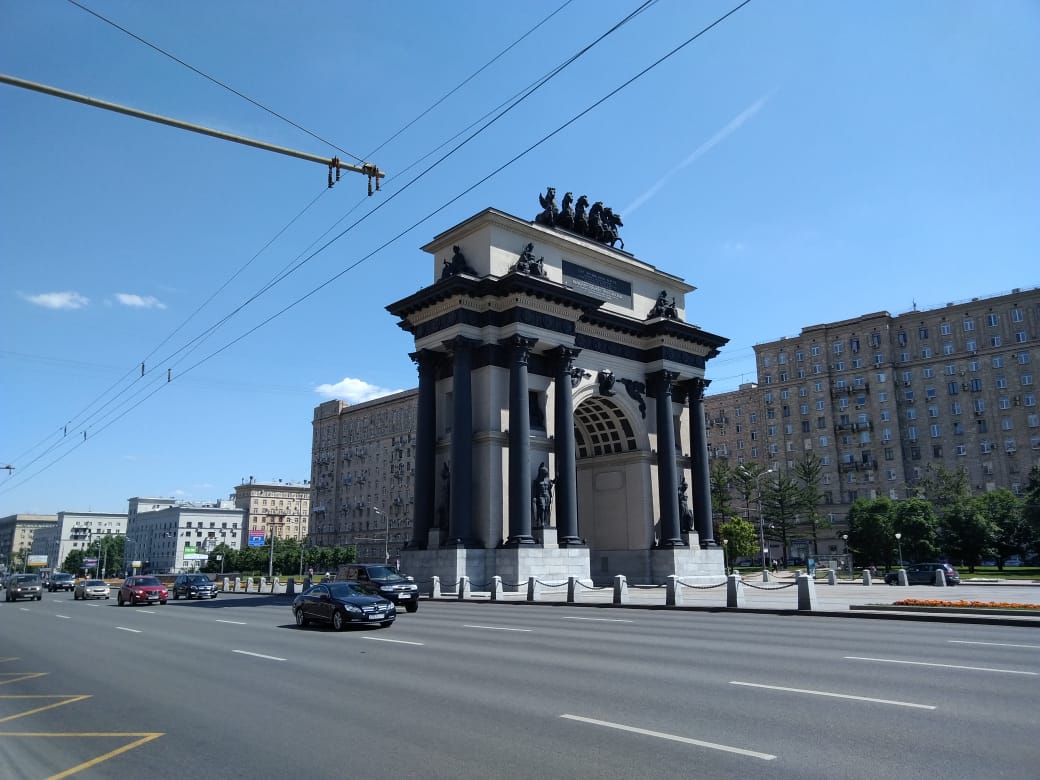 El arco del triunfo de Moscú queda en la Kutusovskiy Avenue.