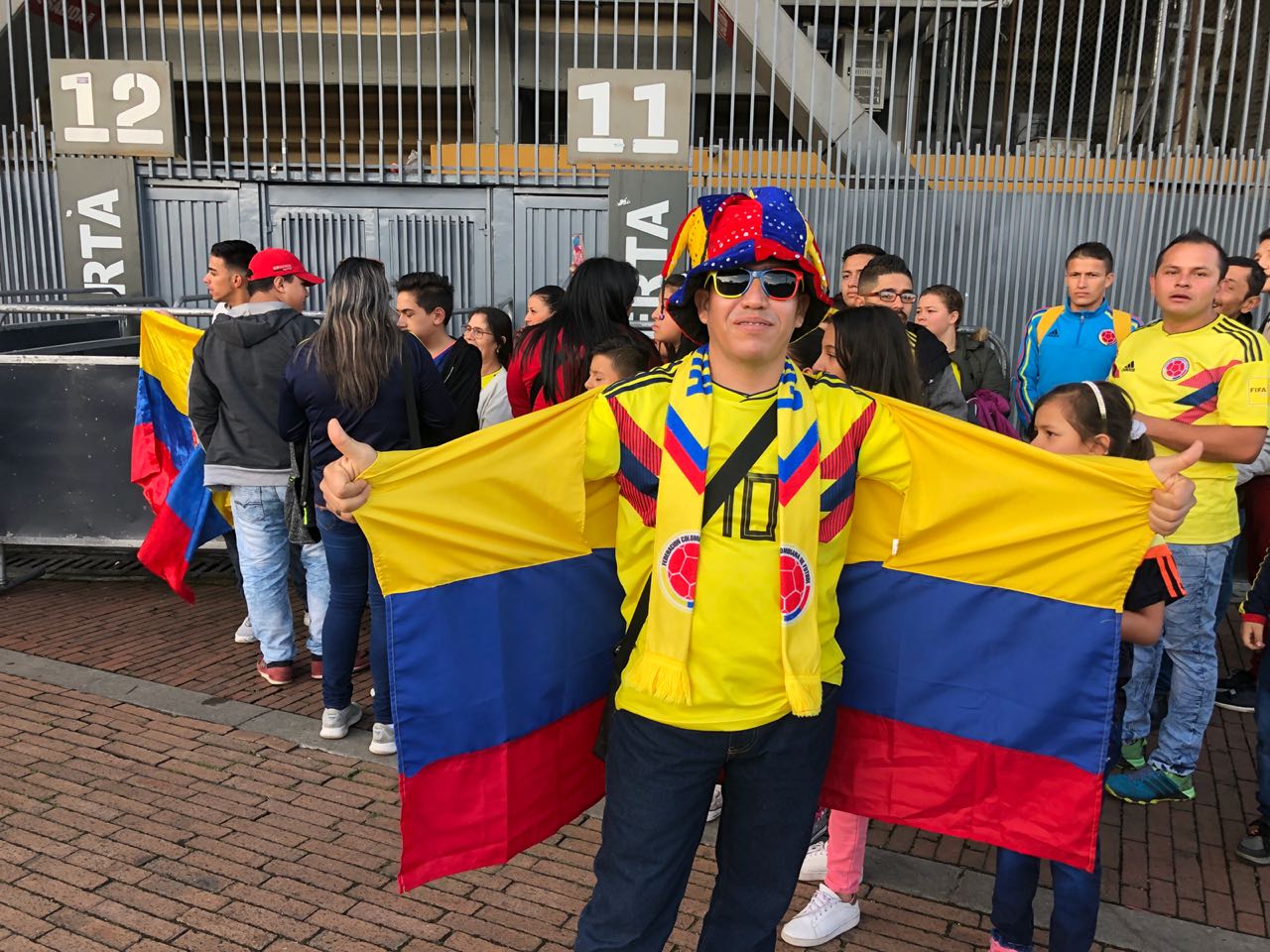 Hinchas de la Selección Colombia en el estadio El Campín