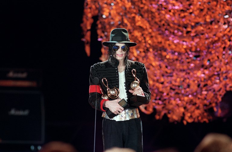 Michael Jackson tras ganar tres World Music Awards en Mónaco (1993)