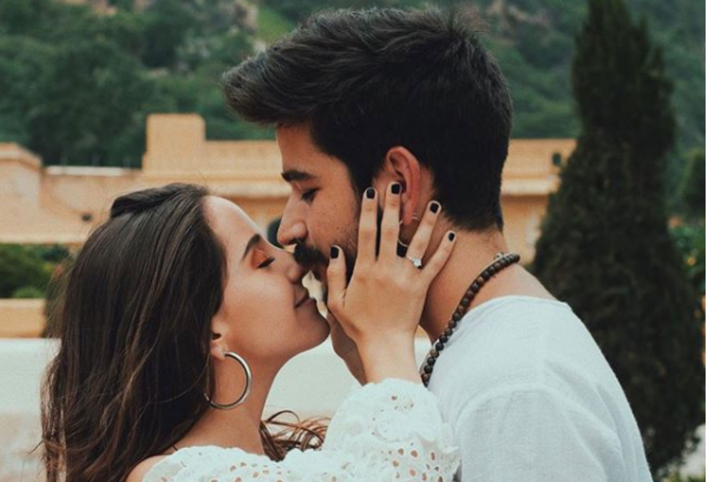 La reacción de Evaluna Montaner por beso de Camilo con ...