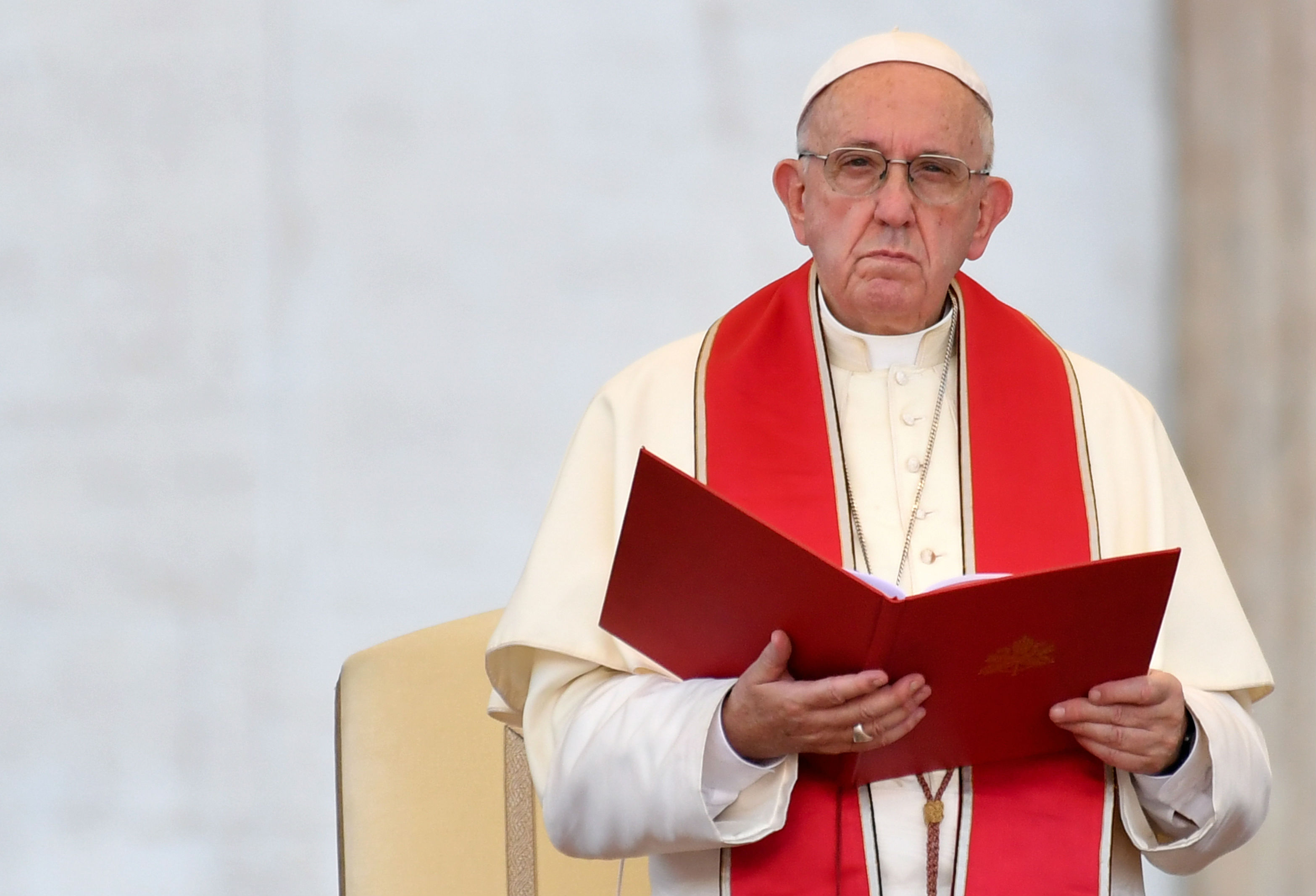 Papa Francisco se refiere a las personas que van a misa y luego odian