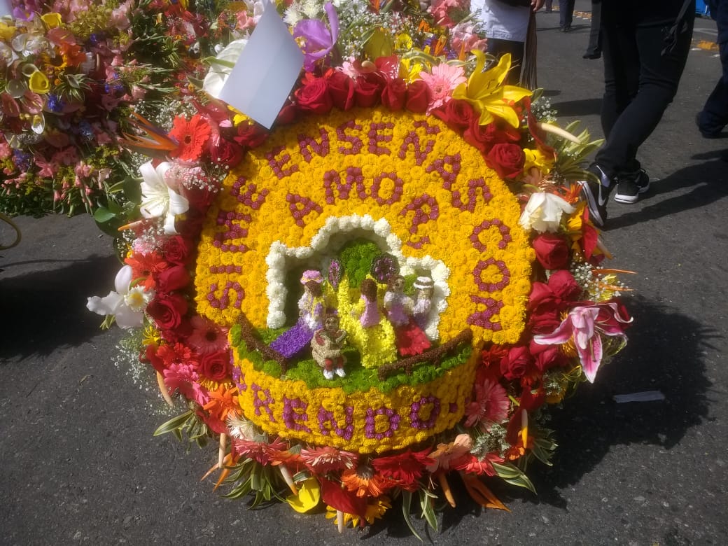 Feria De Las Flores Con Coloridas Silletas Desfila Tradición Rcn Radio