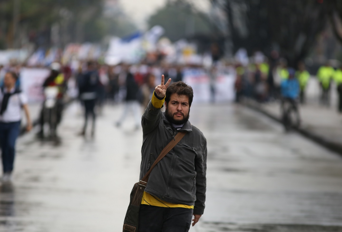 Cientos de estudiantes, directivos e incluso padres de familia se tomaron las calles de Bogotá para exigir recursos para las universidades públicas.