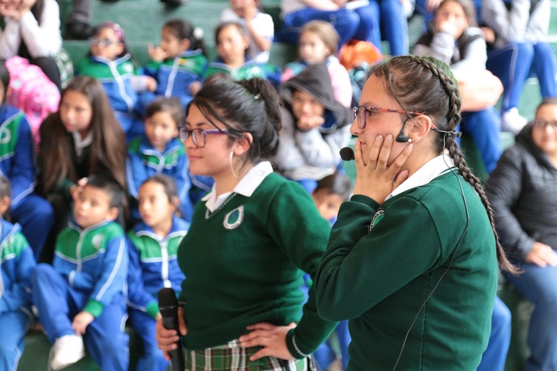 Niñas de colegio en Bogotá
