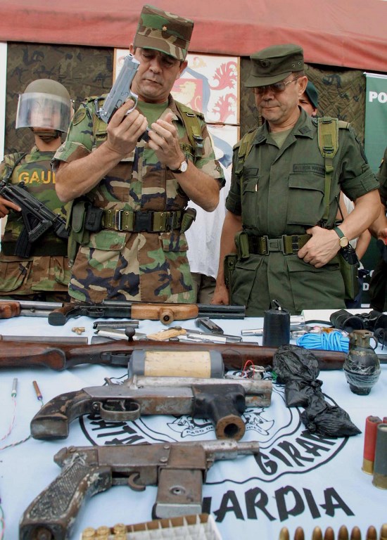 Los generales (r) Mario Montoya y Leonardo Gallego Castrillón, en su momento al frente de la Operación Orión