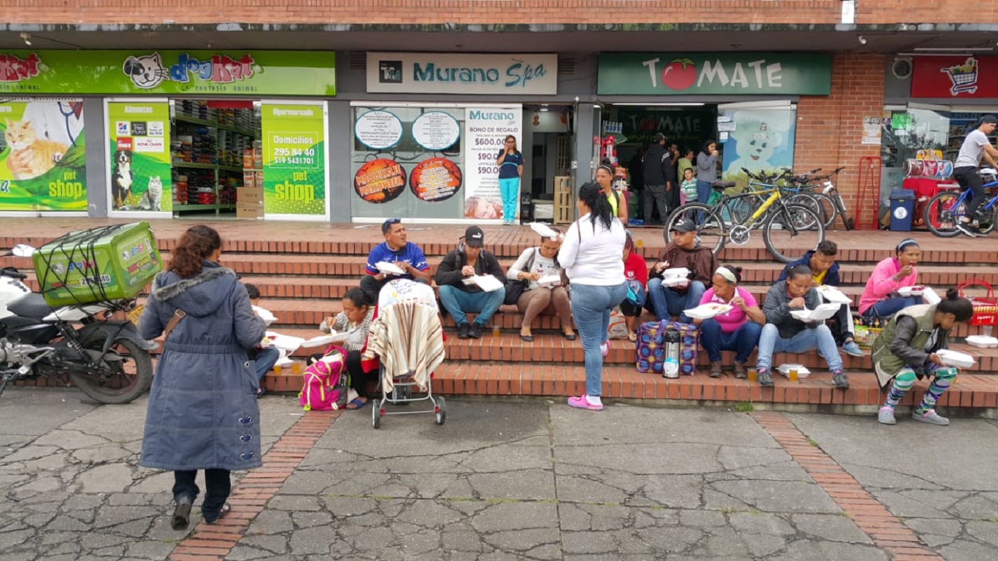 El panorama en varias zonas de Bogotá no es el más alentador por los venezolanos deambulando en medio del frío y el hambre.