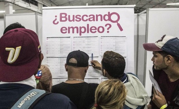 Migrantes venezolanos Venezolanos buscando empleo