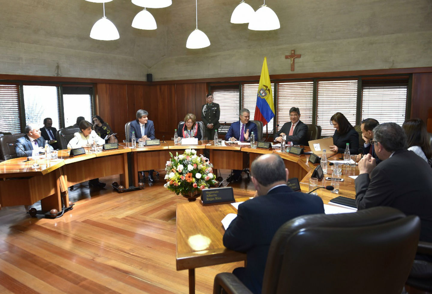 El presidente Iván Duque junto a las Cortes.