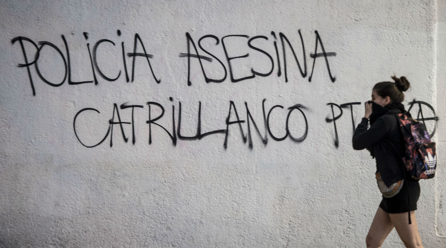 En Santiago, miles de personas protestaron la noche del jueves por la muerte del joven mapuche