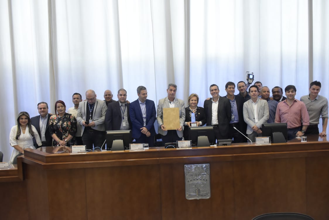 Concejales de Medellín y funcionarios de RCN Radio.