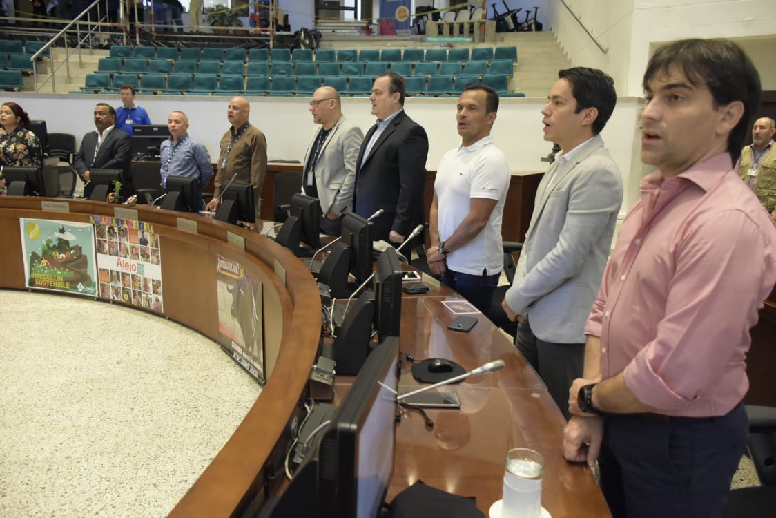 Equipo de RCN Radio en el Concejo de Medellín.