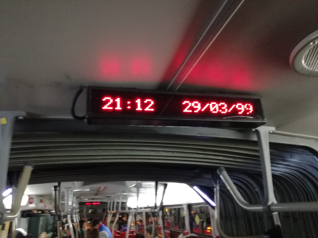 Fecha incorrecta en tablero electrónico de Transmilenio