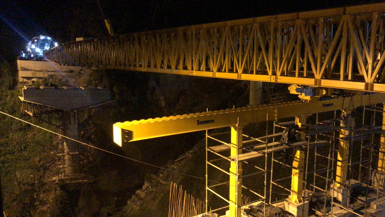 El paso por la vía al Llano no se ha visto afectada por el nuevo accidente.