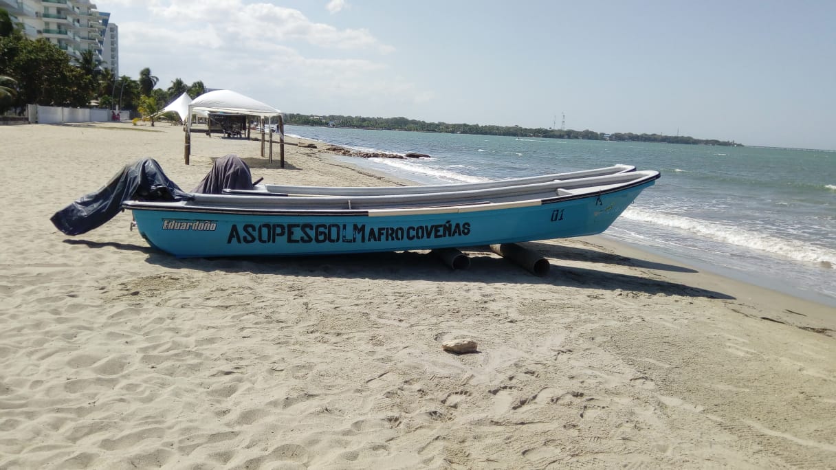 Pecadores apoyan la búsqueda de un caimán en el mar de Coveñas
