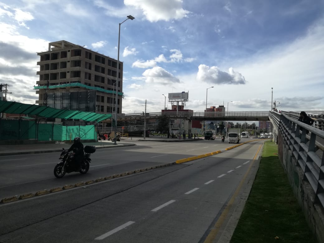 Puente peatonal estación Centro Memoria. 