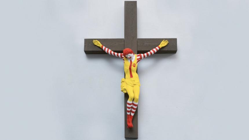 Payaso de McDonald's crucificado