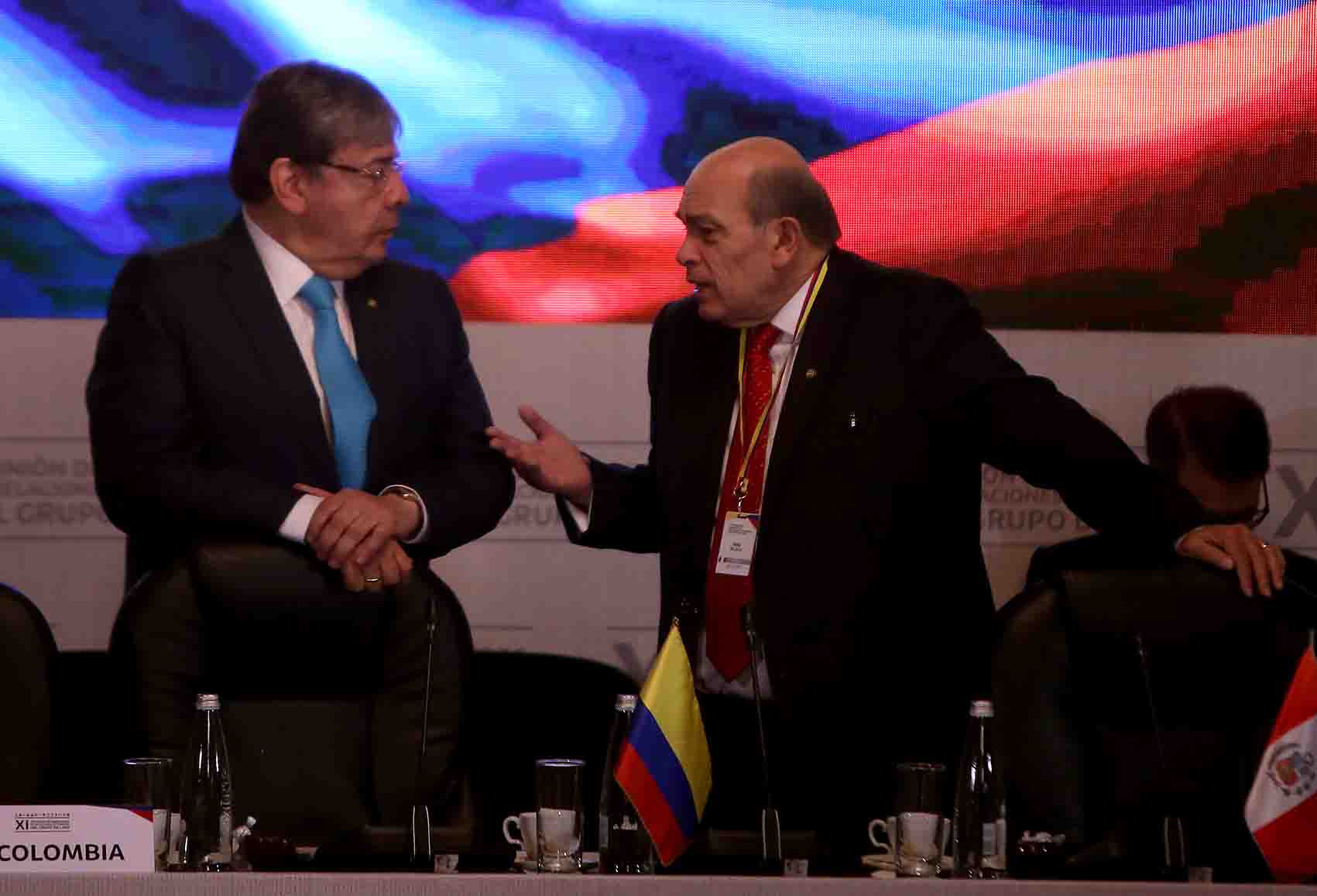 Los camiones con la asistencia donada principalmente por Estados Unidos tuvieron que replegarse y volver a Cúcuta ante el bloqueo de las fuerzas chavistas.
