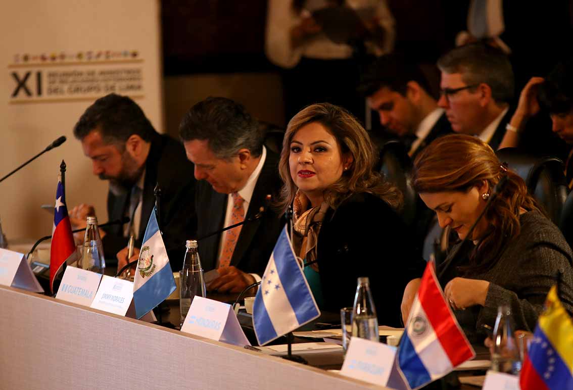 Venezuela tiene unos 365.000 efectivos y 1,6 millones de milicianos civiles.