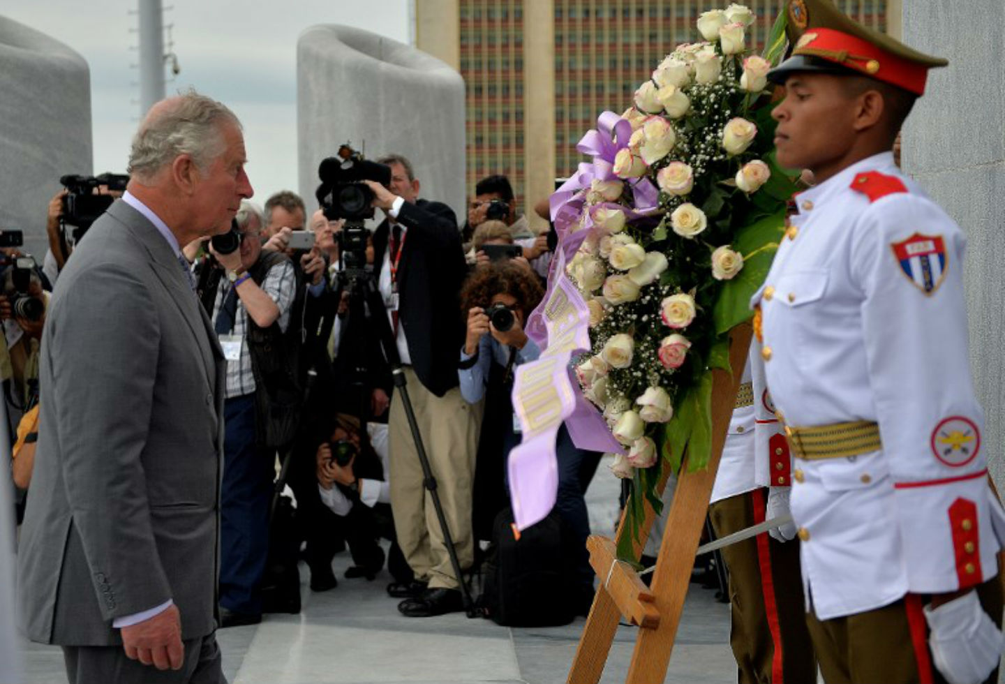 Príncipe Carlos visita por primera vez Cuba