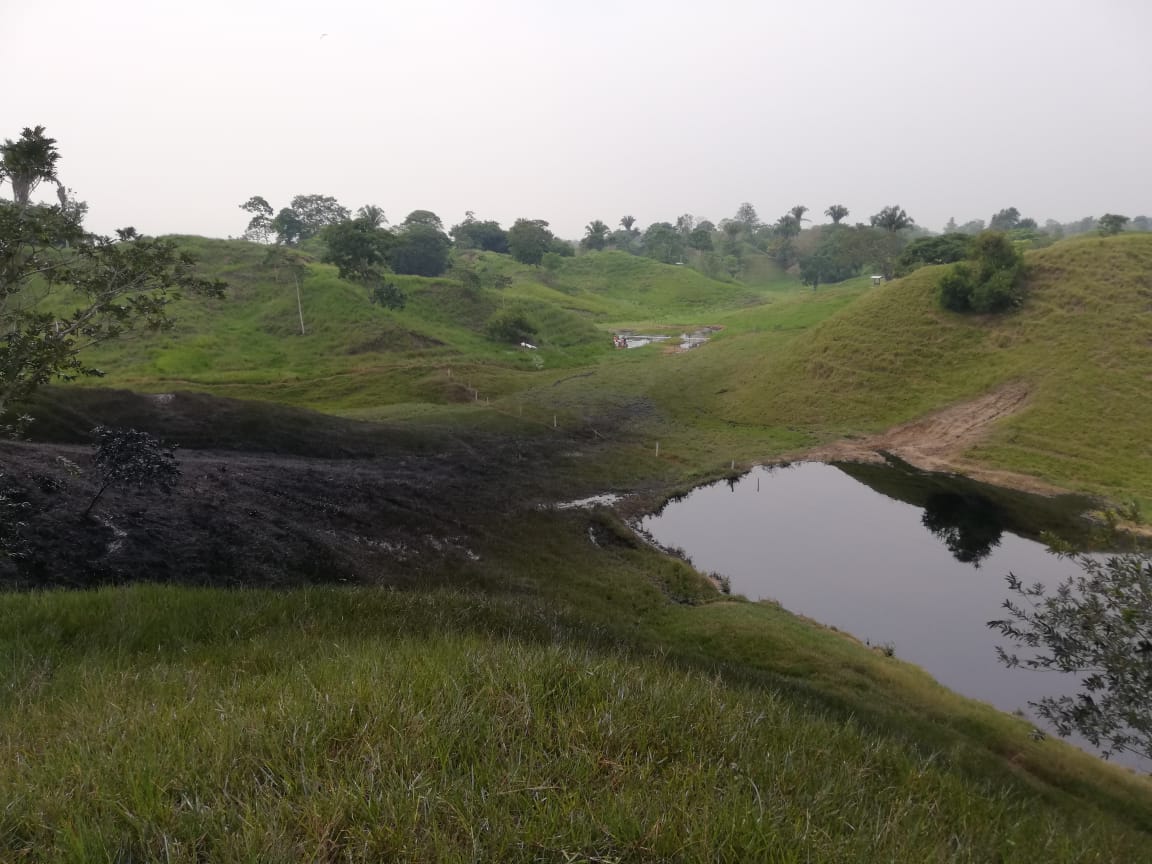 Así quedó el reservorio de agua para ganado en Puerto Boyacá, tras el derrame